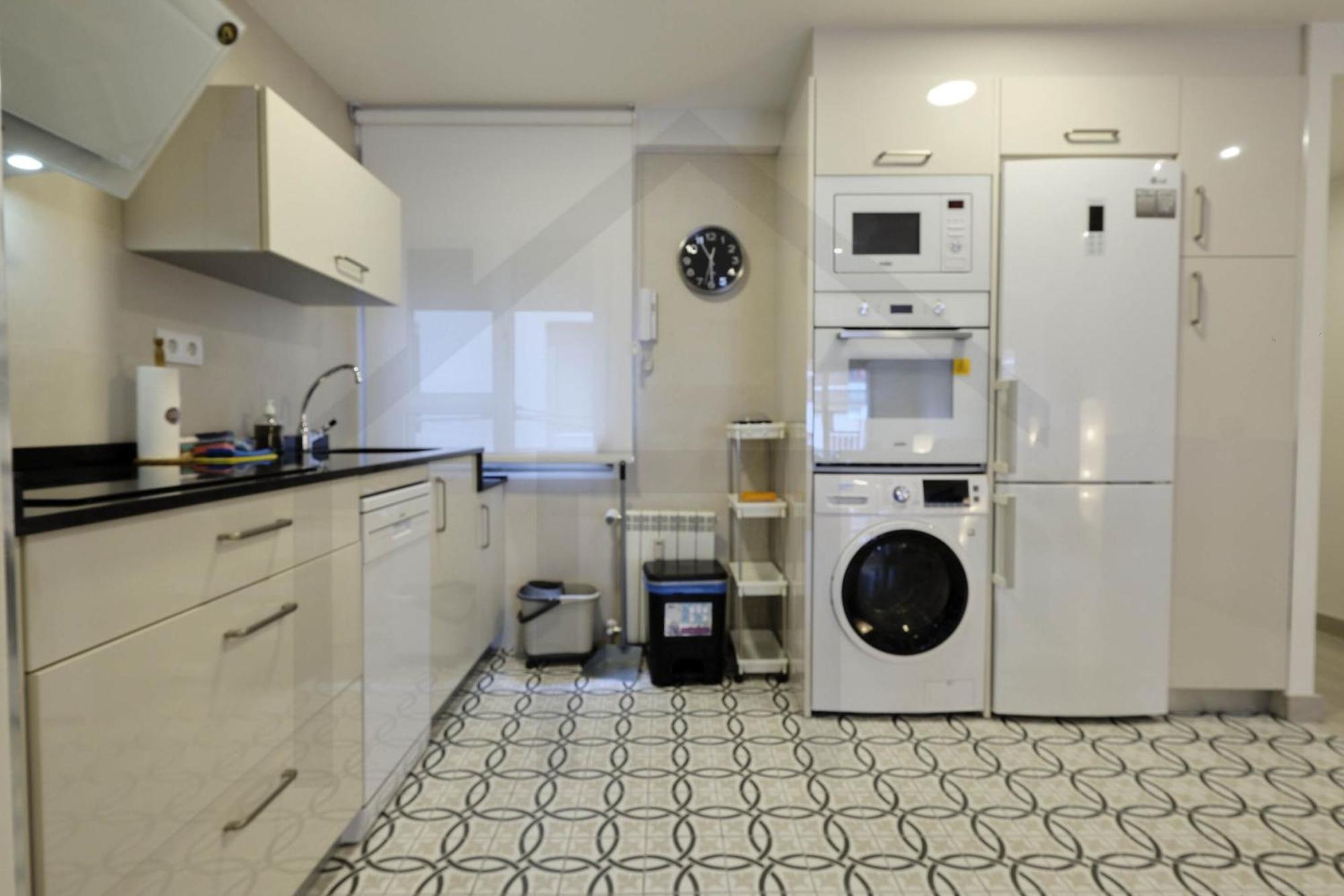Atico Quintana I - Con Terraza, Vistas A La Ciudad, En El Centro, Con Wifi Y Garaje Apartment Oviedo Ngoại thất bức ảnh